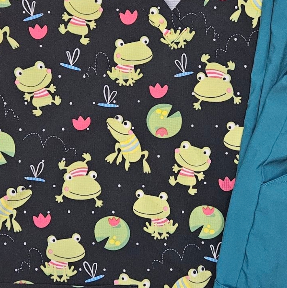 Frogs Scrub Set - Picture 2 of 2